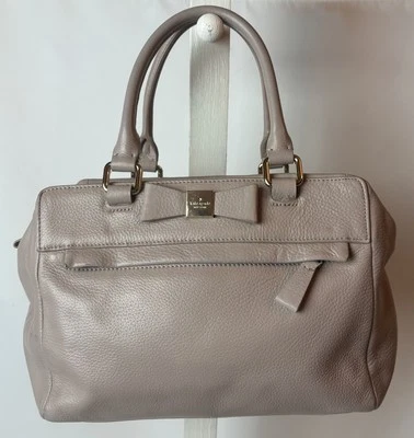 Bolso Kate Spade Renny Drive Ashton con asa superior torre del reloj cuero granulado gris Foto 1 de 4