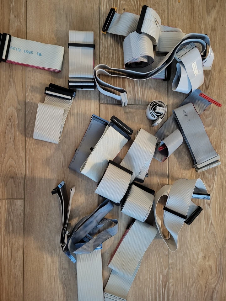 LOT OF HDD IDE Ribbon Cables - Image 1 of 4