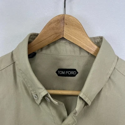 Camisa Tom Ford Cuello Abotonado Lyocell Verde Caqui Para Hombres 42/16.5 Italia Foto 1 de 4