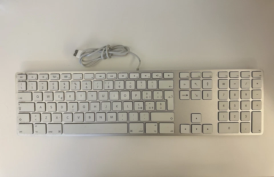 Tastiera Apple Keyboard A1243 - Qwerty italiano - non funzionante, per ricambi - Immagine 1 di 1