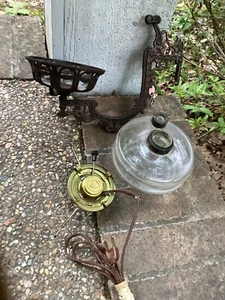Vintage Gusseisen Wandleuchter Öllampenhalter mit Öllampe, elektrifizierte Lampe - Bild 1 von 16