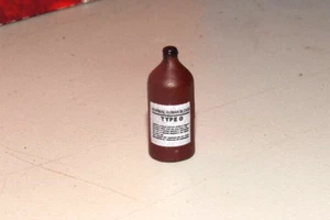 BUFFY THE VAMPIRE SLAYER TYPE O BLOOD BOTTLE ACTION FIGURE ACCESSORY - Picture 1 of 2