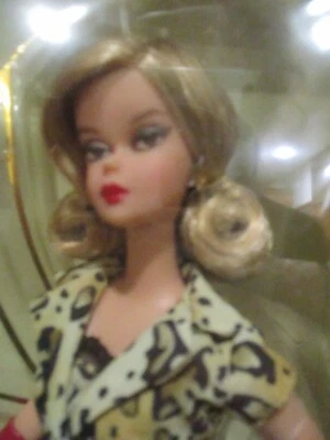 Muñeca Barbie Niña Charlotte Olympia 2016 Etiqueta Dorada NRFB Mattel en Leopardo Foto 1 de 3