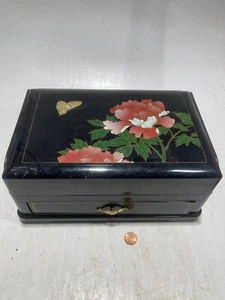 Vintage Asahi Musical japanisch lackiert quadratisch Blumenmuster Schmetterling Schmuckbox 11 Zoll - Bild 1 von 5