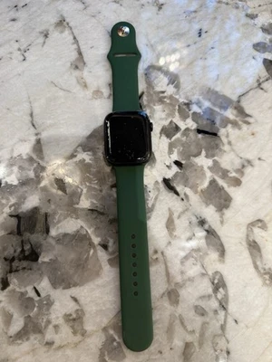 Apple Watch Series 7 45mm Green Aluminum Case with Clover Sport Band Regular - Image 1 of 4