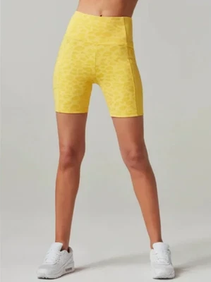 $99 Pantalones Cortos de Bicicleta Blanc Noir Yolo High Rise Talla M Jilguero Amarillo con Bolsillos Foto 1 de 4