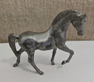 Statuina cavallo peltro equitazione decorativa vintage ornamento dettagliato 3 in alto - Foto 1 di 6