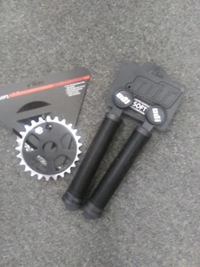 Black Ops Alloy BMX Single Speed chainring aluminum & ODI Xtra long grips - Picture 1 of 3