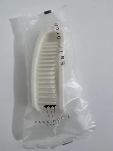 Park Hotel, Tokio Haarbürste - Bild 1 von 4