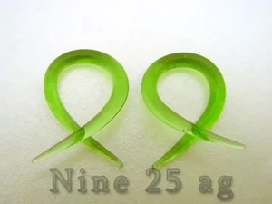 PYREX GLASS 4G 5mm GREEN TWISTS PLUGS BODY JEWELRY SPIRALS GAUGES EARRINGS - Picture 1 of 2