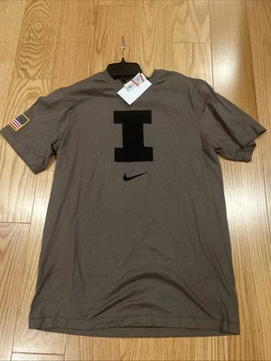 Nike NCAA Men's Olive Illinois Fighting Illini Military Pack T-Shirt Sz S FJ8516 - Image 1 of 4