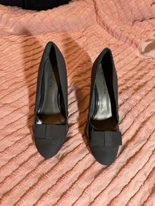 Ann Marino Women’s Gray Fabric Pumps With Bow Size 6.5 - Picture 1 of 9
