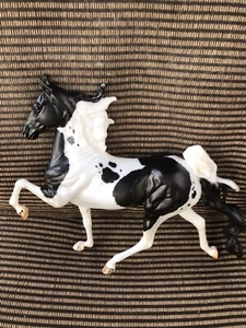 Breyerfest 2023 Postkutsche Surprise Pearly Blk/Wht Tobiano Hamilton matt - Bild 1 von 12