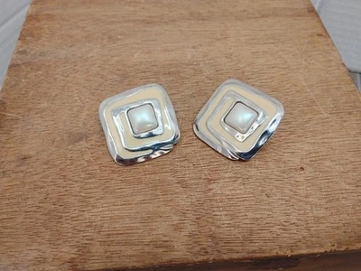 雅芳 1992 色白色耳环夹式人造珍珠银色耳钉时尚 — 第 1/3 张图片