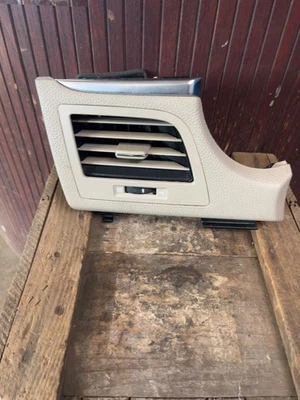 Suzuki Kizashi 2010-2013 ventilación lateral del conductor y moldura OEM Foto 1 de 2