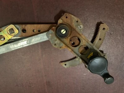 Regulador de ventana manual delantero derecho clásico Saab 900 Turbo Hatchback Foto 1 de 4