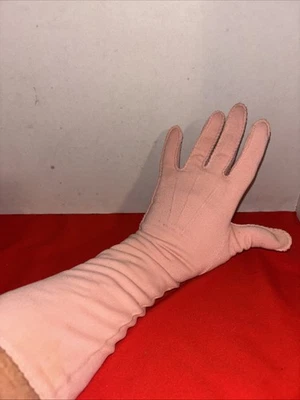 Beautiful Vintage Designer Women’s  Gloves Pale Pink  - Estate Find - Image 1 of 4