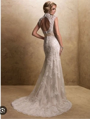 Maggie Sottero Bronwyn Ivory Lace Wedding Dress size 8 - Image 1 of 4