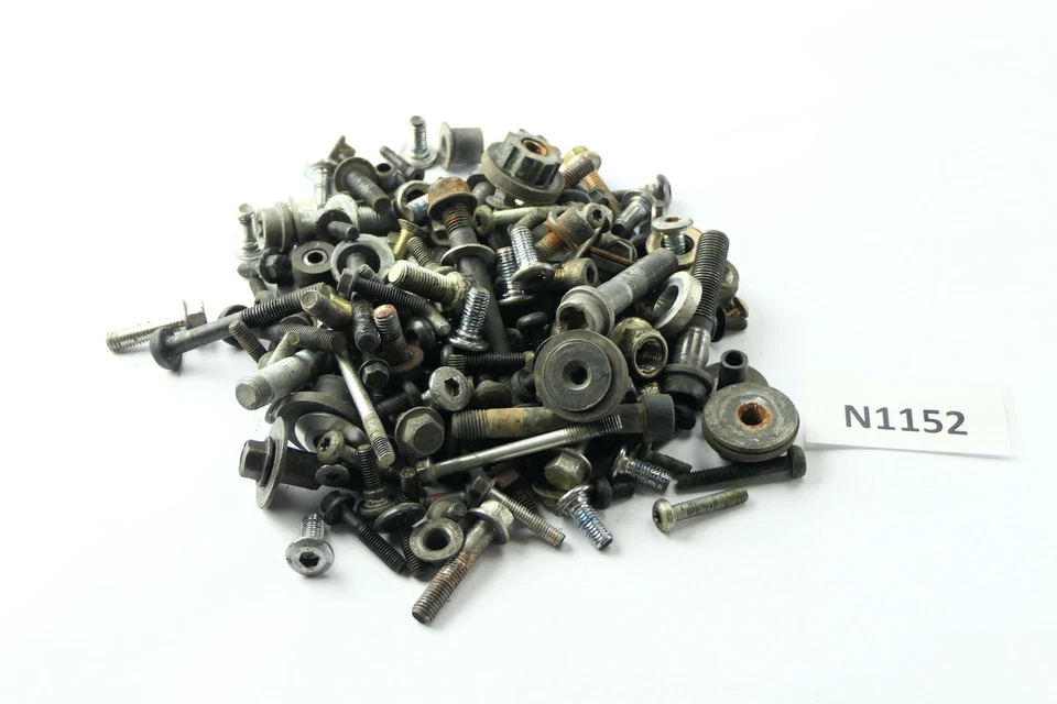 Triumph Tiger 955i 709EN 2002 - Screws frame N1152 - Image 1 of 1