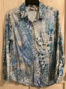 Chico’s Gr. 1 blau/creme bedruckte Baumwolle/Elasthan Knopfleiste Bluse, Langarm - Bild 1 von 5