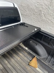 rough country tonneau cover 5’ Bed Model. Canyon Colorado. 17-22 - Picture 1 of 7