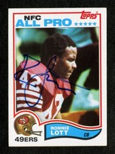 1982 TOPPS #486 RONNIE LOTT CENTERED AUTOGRAPHED SIGNED HALL OF FAME ROOKIE CARD