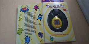 Usato Bandai Originale TamaGotchi Giallo & Arancione 1996-1997 Inglese - Foto 1 di 10