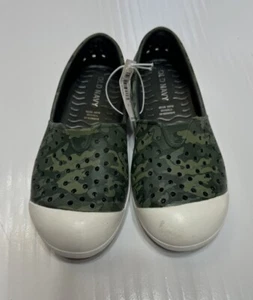 Old Navy Unisex Toddler Perforated Camo Lightweight Slip-On Shoes Green Size 10 - Picture 1 of 3