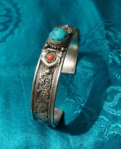 Wonderful craftsmanship! Nepal Fine Bracelet with Turquoise & Coral - Picture 1 of 2