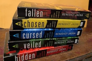 Benedict Jacka Alex Verus Series/ 5: Hidden, Veiled, Cursed, Chosen & Fallen VG - Bild 1 von 1