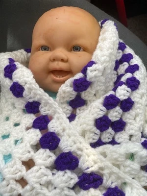 Manta de ganchillo hecha a mano prematura tamaño 25" pulgadas cuadrada acrílico suave nueva Foto 1 de 4