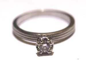 14k white gold .04ct round diamond Illusion head solitaire engagement ring 2.6g - Imagen 1 de 19