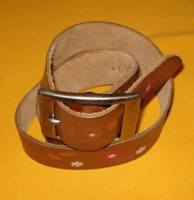 WOMEN'S OLD NAVY DARK TAN WITH FLOWERS DESIGN GENUINE LEATHER BELT SIZE M. - Image 1 of 4