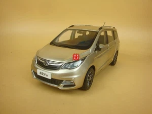 Modelo MPV China Changan 1/18 modelo fundido a presión color dorado - Imagen 1 de 10