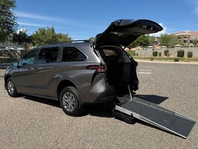 Мини-фургон 2023 Toyota Sienna XLE 7 пассажирский 4 двери - Изображение 1 из 4