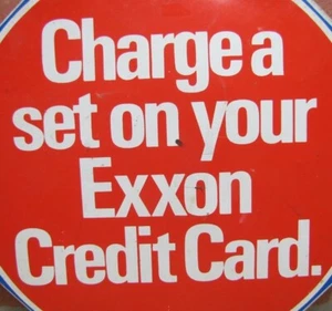LADEN SIE EIN SET AUF IHRE EXXON KREDITKARTE Original Tankstelle Shop Reifen Werbeschild - Bild 1 von 12