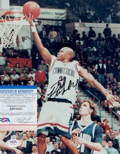 Autografo firmato Ricky Moore UCONN Connecticut basket 8 x 10 foto PSA DNA - Foto 1 di 1