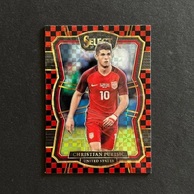 Xadrez vermelho Panini Select Christian Pulisic 2017 - Imagem 1 de 2