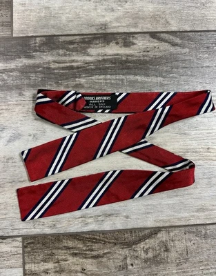 Pajarita a rayas roja Brooks Brothers vintage años 60 hecha en Inglaterra 100 % seda Foto 1 de 4