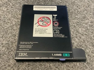 Kit de unidad de disquete IBM Slimline bisel negro 1,44 Mb 05K9204 Thinkpad - Imagen 1 de 2