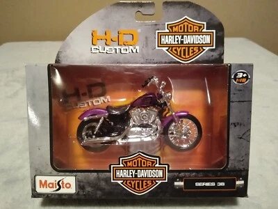Harley Davidson-Series 38-Maisto-2013 XL1200V-SeventyTwo-HD PERSONALIZADO-NUEVO-Envío Gratis Foto 1 de 4