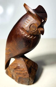 Vintage handgeschnitzte Eisenholz gehörnte Eule Figur Holz Mid-Century 5 3/8" - Bild 1 von 7