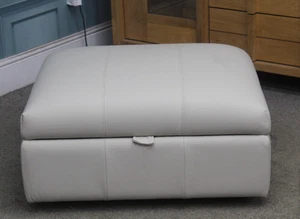 PARKER KNOLL SMALL STORAGE FOOTSTOOL IN GREY/STONE LEATHER (1355). RRP £524. - Picture 1 of 7
