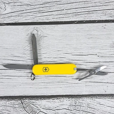 Navaja suiza Victorinox Rogue amarilla con 4 herramientas Foto 1 de 4