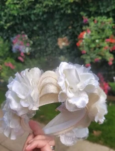 Karen Millen Stirnband Creme Elfenbein Krone Braut Brautjungfer Hochzeit Rennen Blume - Bild 1 von 14