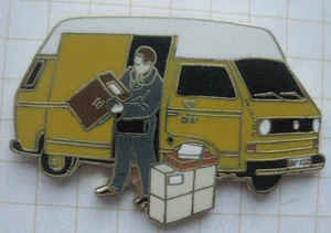 ZUSTELLER MIT VW BULLI  / PTT / POST / SCHWEIZ ................. Auto-Pin (291a) - Picture 1 of 1