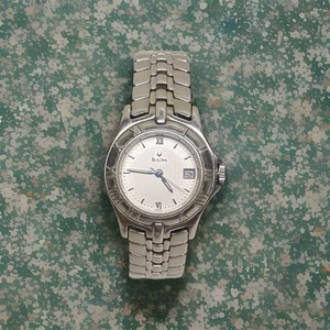 Reloj de cuarzo Bulova para mujer de acero inoxidable de 26 mm con fecha - Imagen 1 de 18