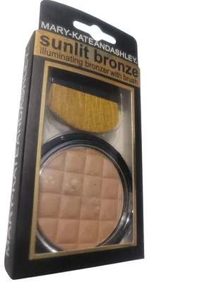 Mary-Kate And Ashley Bronzer (Sunlit Bronze) Illuminating Bronzer With Brush  - Image 1 of 3