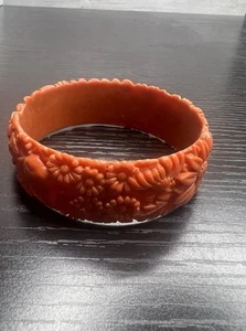 Vintage Celluloid Bangle Bracelet Carved Floral Design Vanilla Marbling - Picture 1 of 15