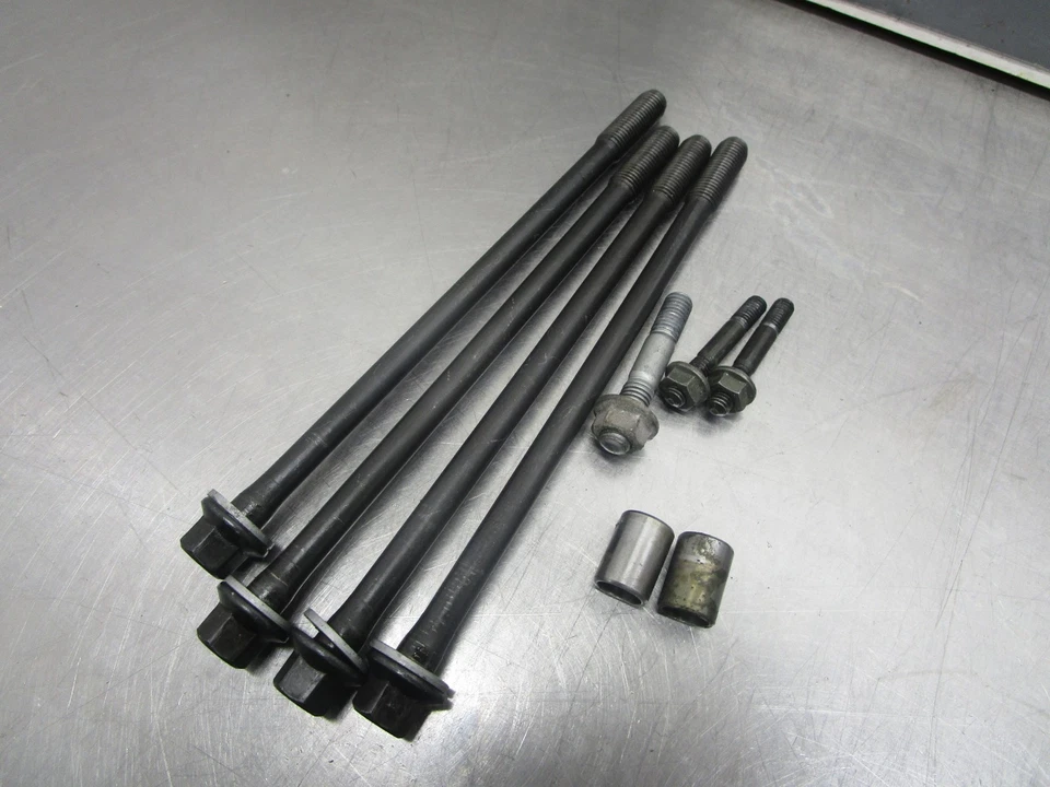 Hardware de cabeça de cilindro dianteiro Suzuki TL1000R 1999 - Imagem 1 de 1